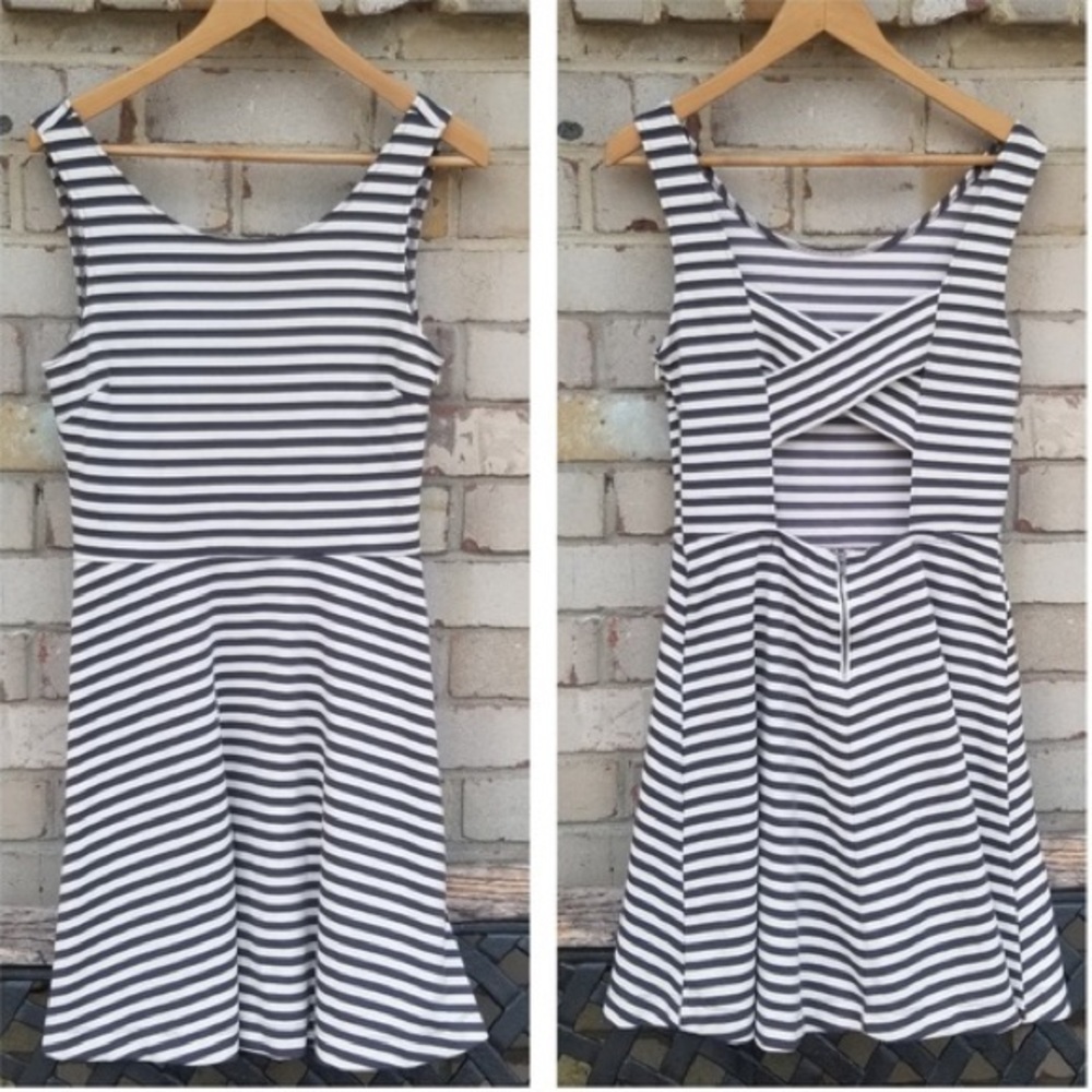 💓 American Eagle Striped Fit & Flare Dress